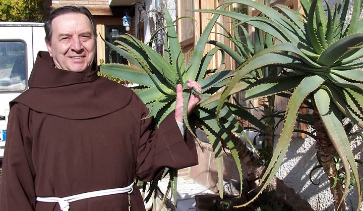 Père Romano Zago et de l'aloe arborescens
